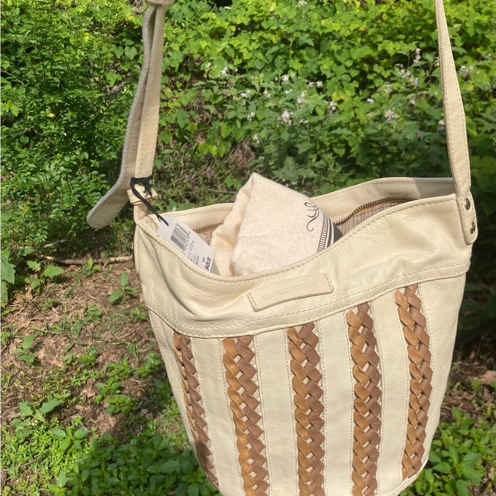 - -- FRYE NWT  Tricia weave leather bucket bag w/ dust bag!  Moms day!
